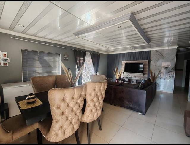 3 BEDROOM TOWNHOUSE FOR SALE IN CLAREMONT